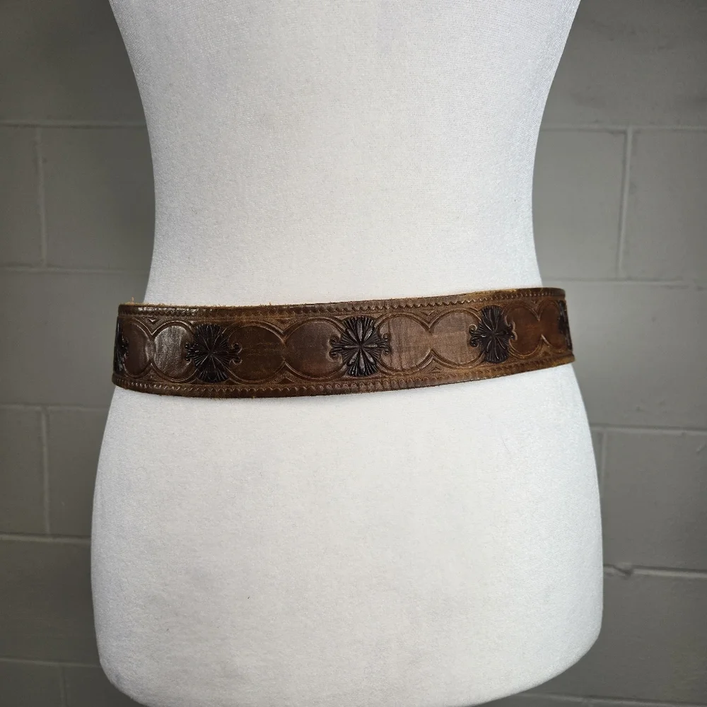 Vtg 1978 Tech Ether Guild Bristlecone Pine tree brass  buckle leather Belt